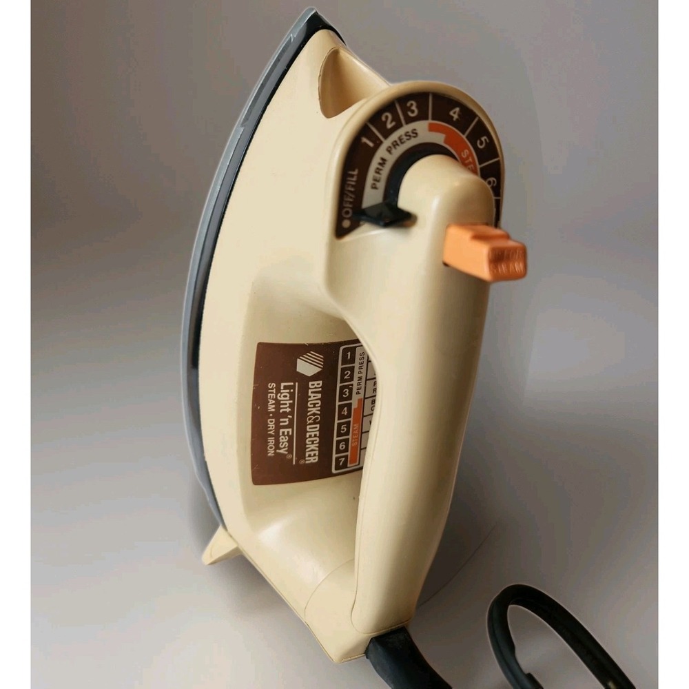 Vintage‎ 1980s Black & Decker Light 'n Easy Steam-Dry Iron 8ft. Cord Works! EUC